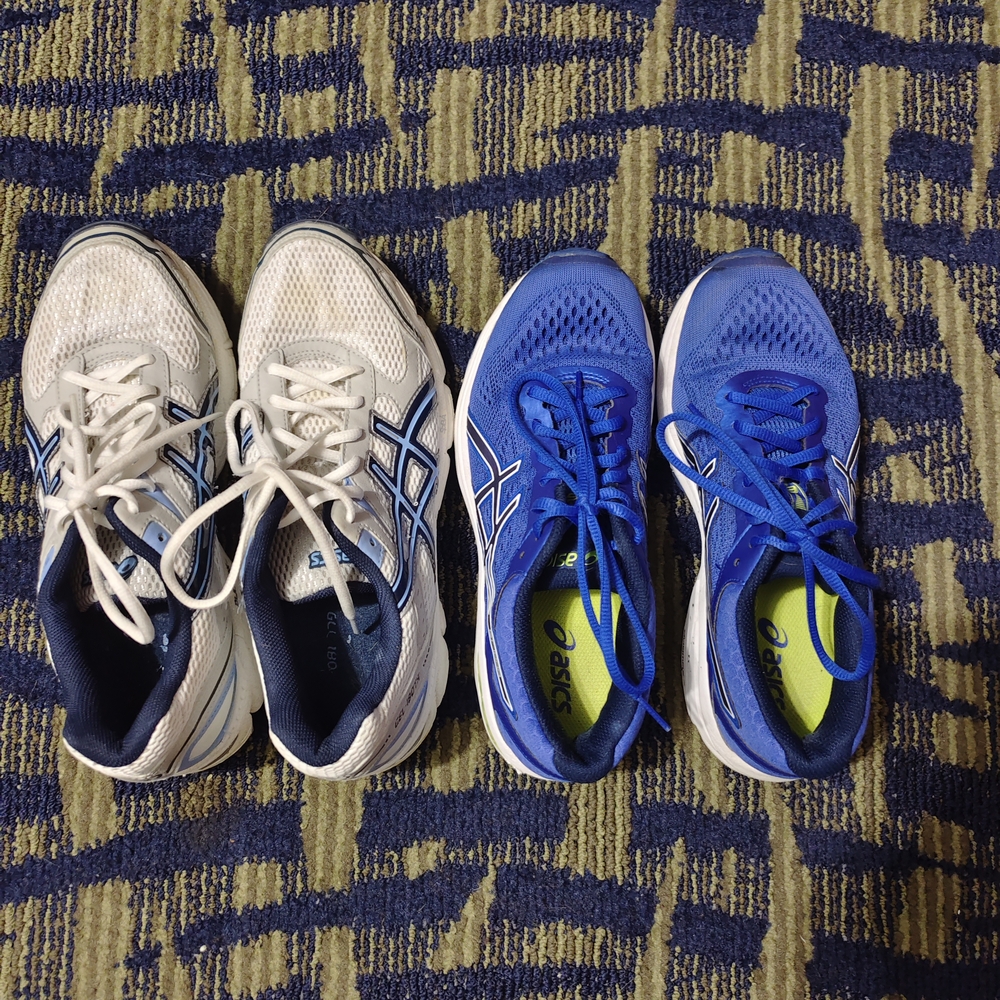 Asics White and Blue Sneakers Modern Athletic Design